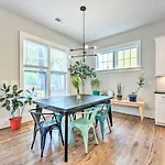 Modern Charlotte Home About 4 Mi To Downtown!
