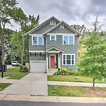 Modern Charlotte Home About 4 Mi To Downtown!
