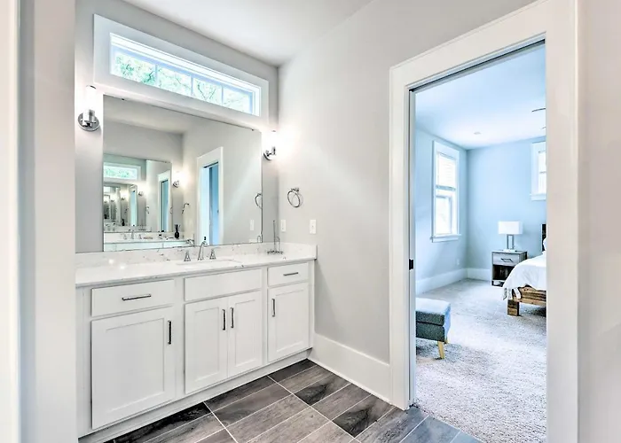 Modern Charlotte Home About 4 Mi To Downtown!